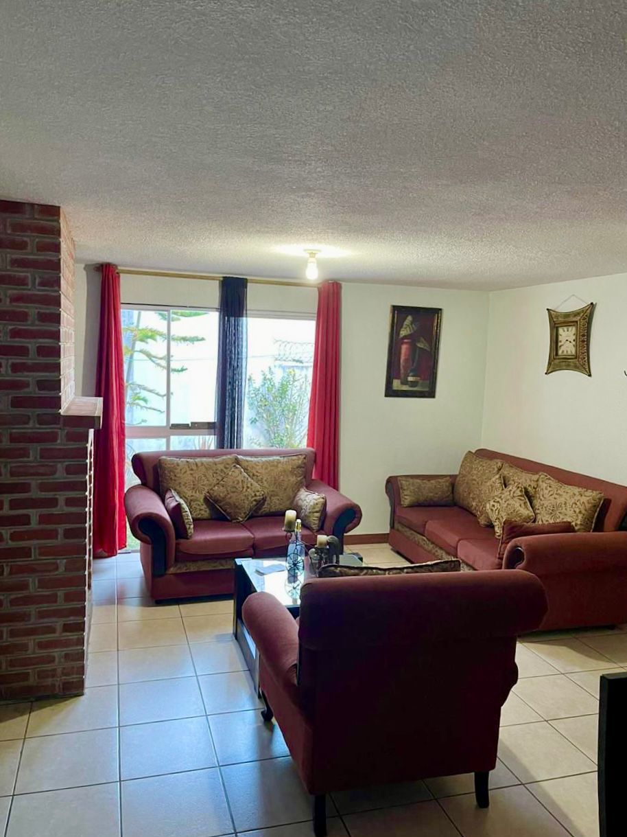 Venta de Casa o Casas, Terrenos, Propiedades, Apartamentos, Inmuebles en Guatemala, zona 11, zona 7, zona 2, zona 18, zona 16, Mixco, Carretera Al Salvador, Fraijanes, Santa Catarina Pinula, Antigua Guatemala, Villa Nueva, Villa Canales, San Miguel Petapa - Venta o Alquiler de Casas En Guatemala