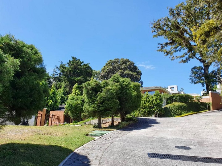 Venta de Casa o Casas, Terrenos, Propiedades, Apartamentos, Inmuebles en Guatemala, zona 11, zona 7, zona 2, zona 18, zona 16, Mixco, Carretera Al Salvador, Fraijanes, Santa Catarina Pinula, Antigua Guatemala, Villa Nueva, Villa Canales, San Miguel Petapa - Venta o Alquiler de Casas En Guatemala