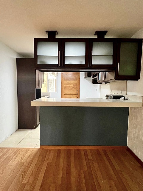 Venta de Casa o Casas, Terrenos, Propiedades, Apartamentos, Inmuebles en Guatemala, zona 11, zona 7, zona 2, zona 18, zona 16, Mixco, Carretera Al Salvador, Fraijanes, Santa Catarina Pinula, Antigua Guatemala, Villa Nueva, Villa Canales, San Miguel Petapa - Venta o Alquiler de Casas En Guatemala