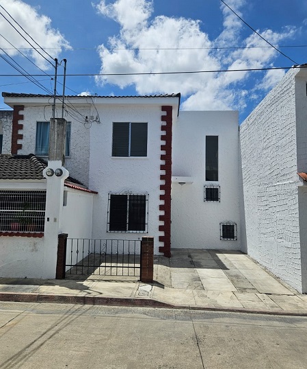 Venta de Casa o Casas, Terrenos, Propiedades, Apartamentos, Inmuebles en Guatemala, zona 11, zona 7, zona 2, zona 18, zona 16, Mixco, Carretera Al Salvador, Fraijanes, Santa Catarina Pinula, Antigua Guatemala, Villa Nueva, Villa Canales, San Miguel Petapa - Venta o Alquiler de Casas En Guatemala