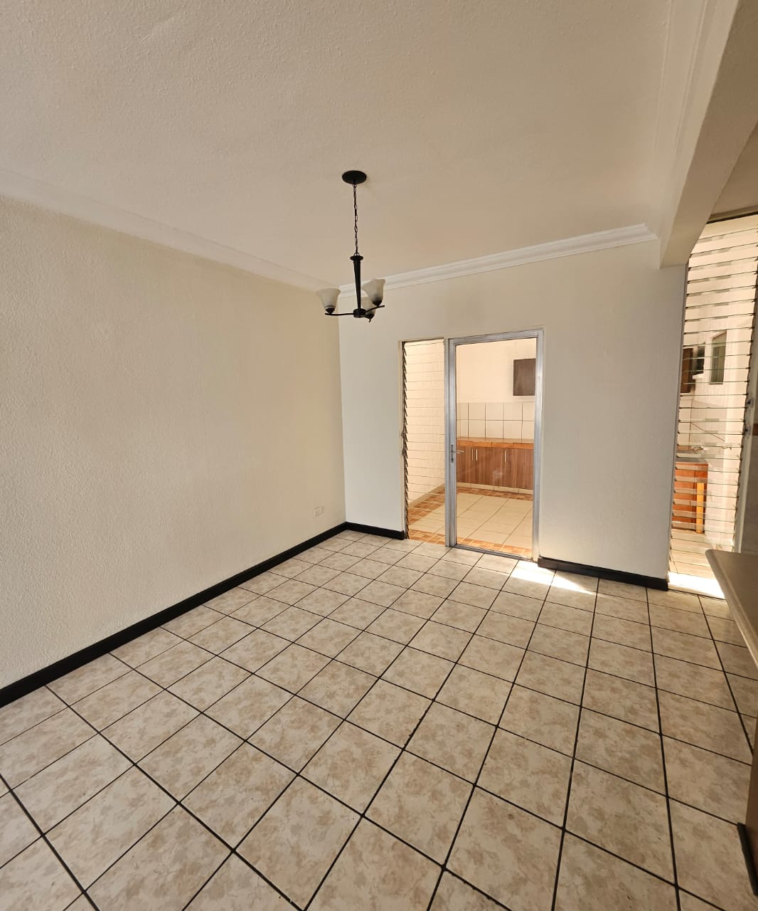 Venta de Casa o Casas, Terrenos, Propiedades, Apartamentos, Inmuebles en Guatemala, zona 11, zona 7, zona 2, zona 18, zona 16, Mixco, Carretera Al Salvador, Fraijanes, Santa Catarina Pinula, Antigua Guatemala, Villa Nueva, Villa Canales, San Miguel Petapa - Venta o Alquiler de Casas En Guatemala