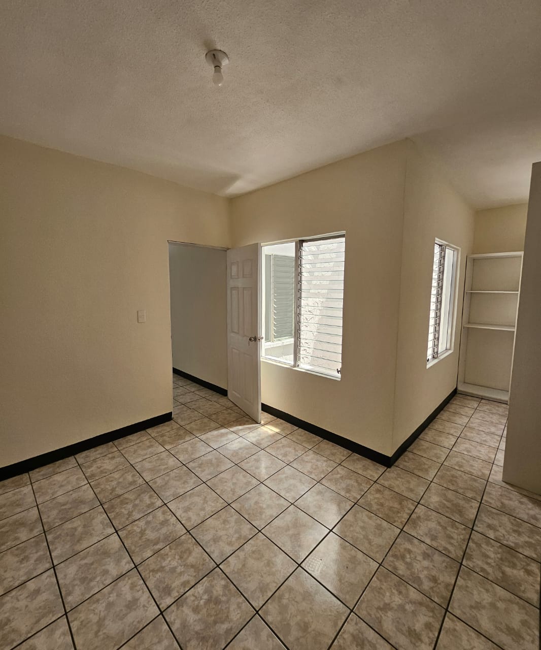 Venta de Casa o Casas, Terrenos, Propiedades, Apartamentos, Inmuebles en Guatemala, zona 11, zona 7, zona 2, zona 18, zona 16, Mixco, Carretera Al Salvador, Fraijanes, Santa Catarina Pinula, Antigua Guatemala, Villa Nueva, Villa Canales, San Miguel Petapa - Venta o Alquiler de Casas En Guatemala