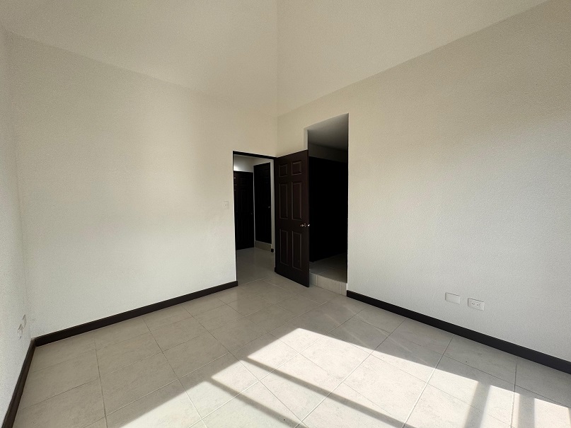 Venta de Casa o Casas, Terrenos, Propiedades, Apartamentos, Inmuebles en Guatemala, zona 11, zona 7, zona 2, zona 18, zona 16, Mixco, Carretera Al Salvador, Fraijanes, Santa Catarina Pinula, Antigua Guatemala, Villa Nueva, Villa Canales, San Miguel Petapa - Venta o Alquiler de Casas En Guatemala