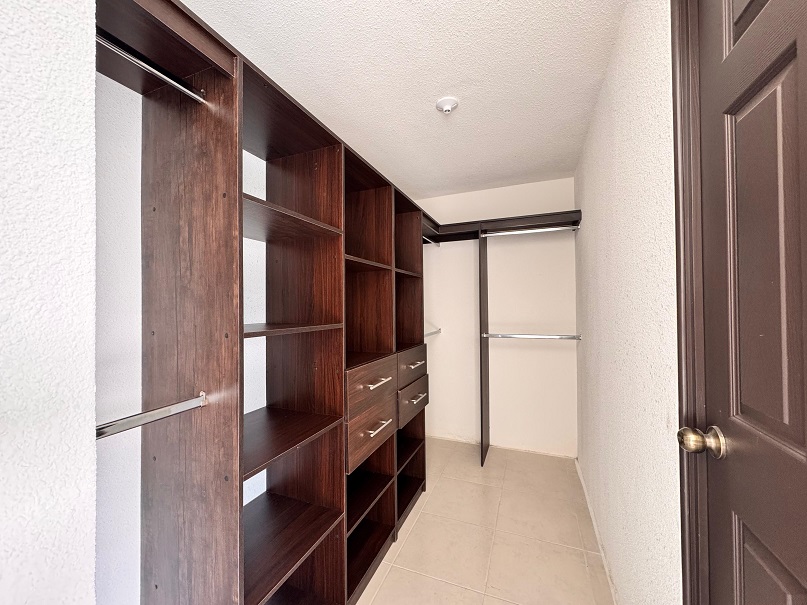 Venta de Casa o Casas, Terrenos, Propiedades, Apartamentos, Inmuebles en Guatemala, zona 11, zona 7, zona 2, zona 18, zona 16, Mixco, Carretera Al Salvador, Fraijanes, Santa Catarina Pinula, Antigua Guatemala, Villa Nueva, Villa Canales, San Miguel Petapa - Venta o Alquiler de Casas En Guatemala