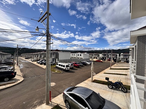Venta de Casa o Casas, Terrenos, Propiedades, Apartamentos, Inmuebles en Guatemala, zona 11, zona 7, zona 2, zona 18, zona 16, Mixco, Carretera Al Salvador, Fraijanes, Santa Catarina Pinula, Antigua Guatemala, Villa Nueva, Villa Canales, San Miguel Petapa - Venta o Alquiler de Casas En Guatemala