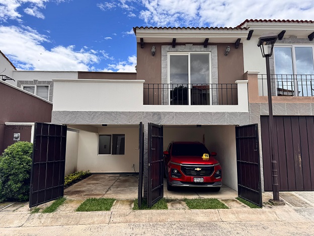 Venta de Casa o Casas, Terrenos, Propiedades, Apartamentos, Inmuebles en Guatemala, zona 11, zona 7, zona 2, zona 18, zona 16, Mixco, Carretera Al Salvador, Fraijanes, Santa Catarina Pinula, Antigua Guatemala, Villa Nueva, Villa Canales, San Miguel Petapa - Venta o Alquiler de Casas En Guatemala