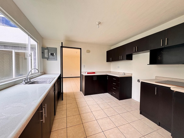 Venta de Casa o Casas, Terrenos, Propiedades, Apartamentos, Inmuebles en Guatemala, zona 11, zona 7, zona 2, zona 18, zona 16, Mixco, Carretera Al Salvador, Fraijanes, Santa Catarina Pinula, Antigua Guatemala, Villa Nueva, Villa Canales, San Miguel Petapa - Venta o Alquiler de Casas En Guatemala