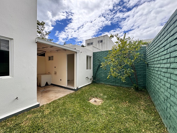 Venta de Casa o Casas, Terrenos, Propiedades, Apartamentos, Inmuebles en Guatemala, zona 11, zona 7, zona 2, zona 18, zona 16, Mixco, Carretera Al Salvador, Fraijanes, Santa Catarina Pinula, Antigua Guatemala, Villa Nueva, Villa Canales, San Miguel Petapa - Venta o Alquiler de Casas En Guatemala
