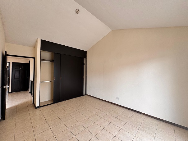 Venta de Casa o Casas, Terrenos, Propiedades, Apartamentos, Inmuebles en Guatemala, zona 11, zona 7, zona 2, zona 18, zona 16, Mixco, Carretera Al Salvador, Fraijanes, Santa Catarina Pinula, Antigua Guatemala, Villa Nueva, Villa Canales, San Miguel Petapa - Venta o Alquiler de Casas En Guatemala