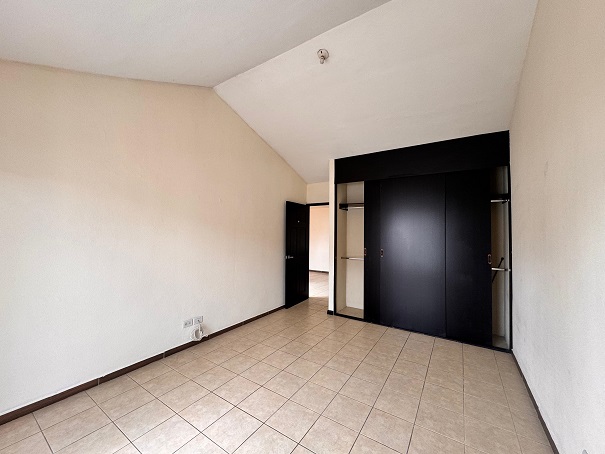 Venta de Casa o Casas, Terrenos, Propiedades, Apartamentos, Inmuebles en Guatemala, zona 11, zona 7, zona 2, zona 18, zona 16, Mixco, Carretera Al Salvador, Fraijanes, Santa Catarina Pinula, Antigua Guatemala, Villa Nueva, Villa Canales, San Miguel Petapa - Venta o Alquiler de Casas En Guatemala