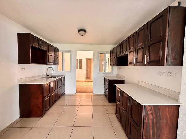 Venta de Casa o Casas, Terrenos, Propiedades, Apartamentos, Inmuebles en Guatemala, zona 11, zona 7, zona 2, zona 18, zona 16, Mixco, Carretera Al Salvador, Fraijanes, Santa Catarina Pinula, Antigua Guatemala, Villa Nueva, Villa Canales, San Miguel Petapa - Venta o Alquiler de Casas En Guatemala