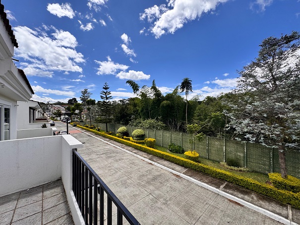 Venta de Casa o Casas, Terrenos, Propiedades, Apartamentos, Inmuebles en Guatemala, zona 11, zona 7, zona 2, zona 18, zona 16, Mixco, Carretera Al Salvador, Fraijanes, Santa Catarina Pinula, Antigua Guatemala, Villa Nueva, Villa Canales, San Miguel Petapa - Venta o Alquiler de Casas En Guatemala
