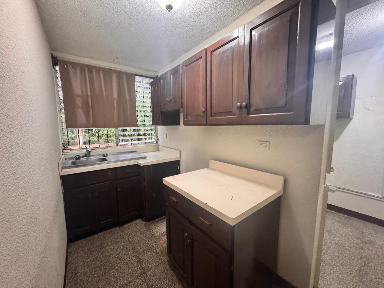 Venta de Casa o Casas, Terrenos, Propiedades, Apartamentos, Inmuebles en Guatemala, zona 11, zona 7, zona 2, zona 18, zona 16, Mixco, Carretera Al Salvador, Fraijanes, Santa Catarina Pinula, Antigua Guatemala, Villa Nueva, Villa Canales, San Miguel Petapa - Venta o Alquiler de Casas En Guatemala