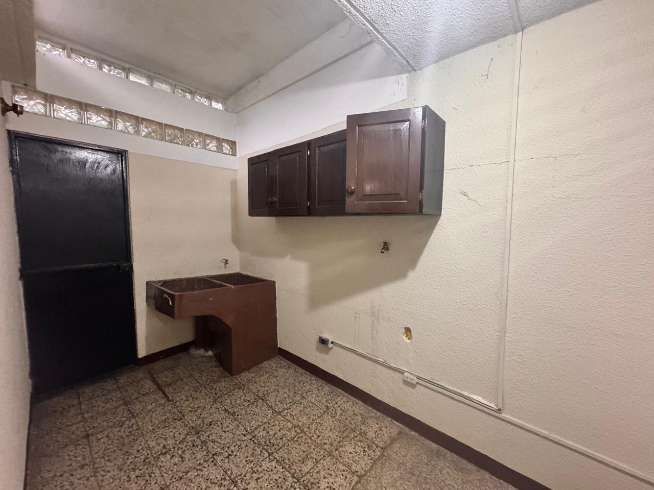 Venta de Casa o Casas, Terrenos, Propiedades, Apartamentos, Inmuebles en Guatemala, zona 11, zona 7, zona 2, zona 18, zona 16, Mixco, Carretera Al Salvador, Fraijanes, Santa Catarina Pinula, Antigua Guatemala, Villa Nueva, Villa Canales, San Miguel Petapa - Venta o Alquiler de Casas En Guatemala