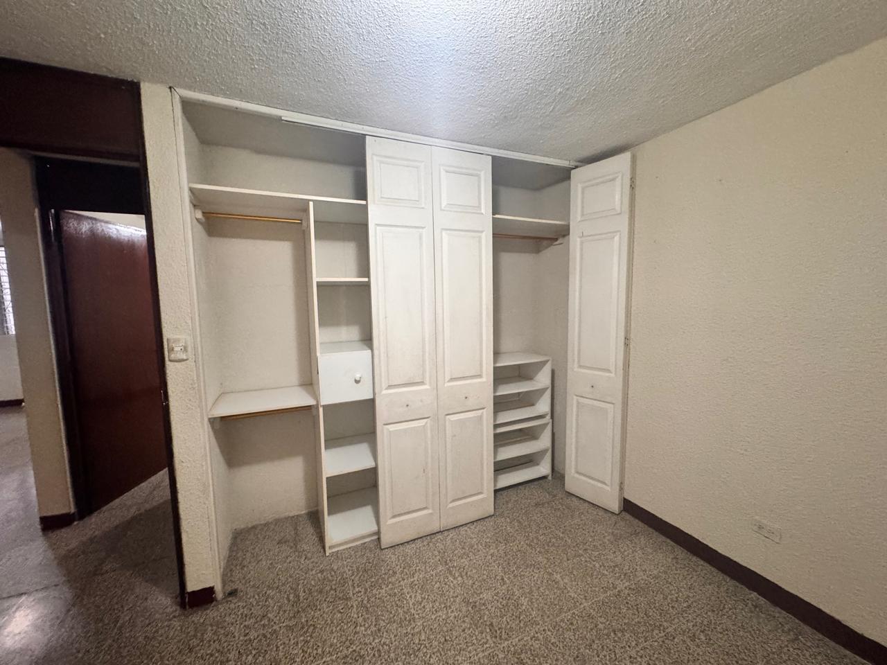 Venta de Casa o Casas, Terrenos, Propiedades, Apartamentos, Inmuebles en Guatemala, zona 11, zona 7, zona 2, zona 18, zona 16, Mixco, Carretera Al Salvador, Fraijanes, Santa Catarina Pinula, Antigua Guatemala, Villa Nueva, Villa Canales, San Miguel Petapa - Venta o Alquiler de Casas En Guatemala