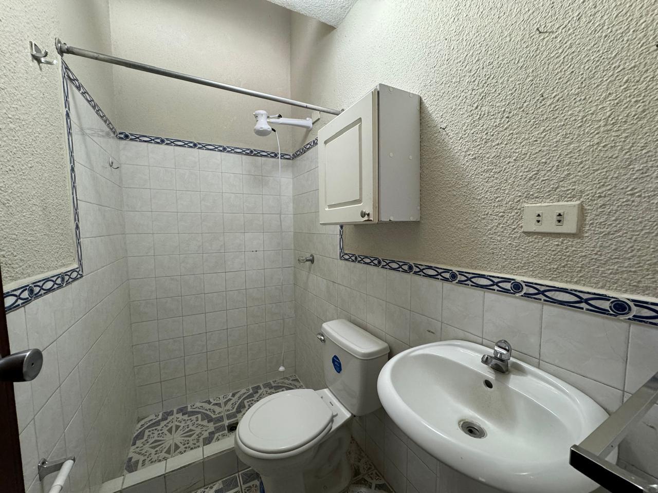 Venta de Casa o Casas, Terrenos, Propiedades, Apartamentos, Inmuebles en Guatemala, zona 11, zona 7, zona 2, zona 18, zona 16, Mixco, Carretera Al Salvador, Fraijanes, Santa Catarina Pinula, Antigua Guatemala, Villa Nueva, Villa Canales, San Miguel Petapa - Venta o Alquiler de Casas En Guatemala