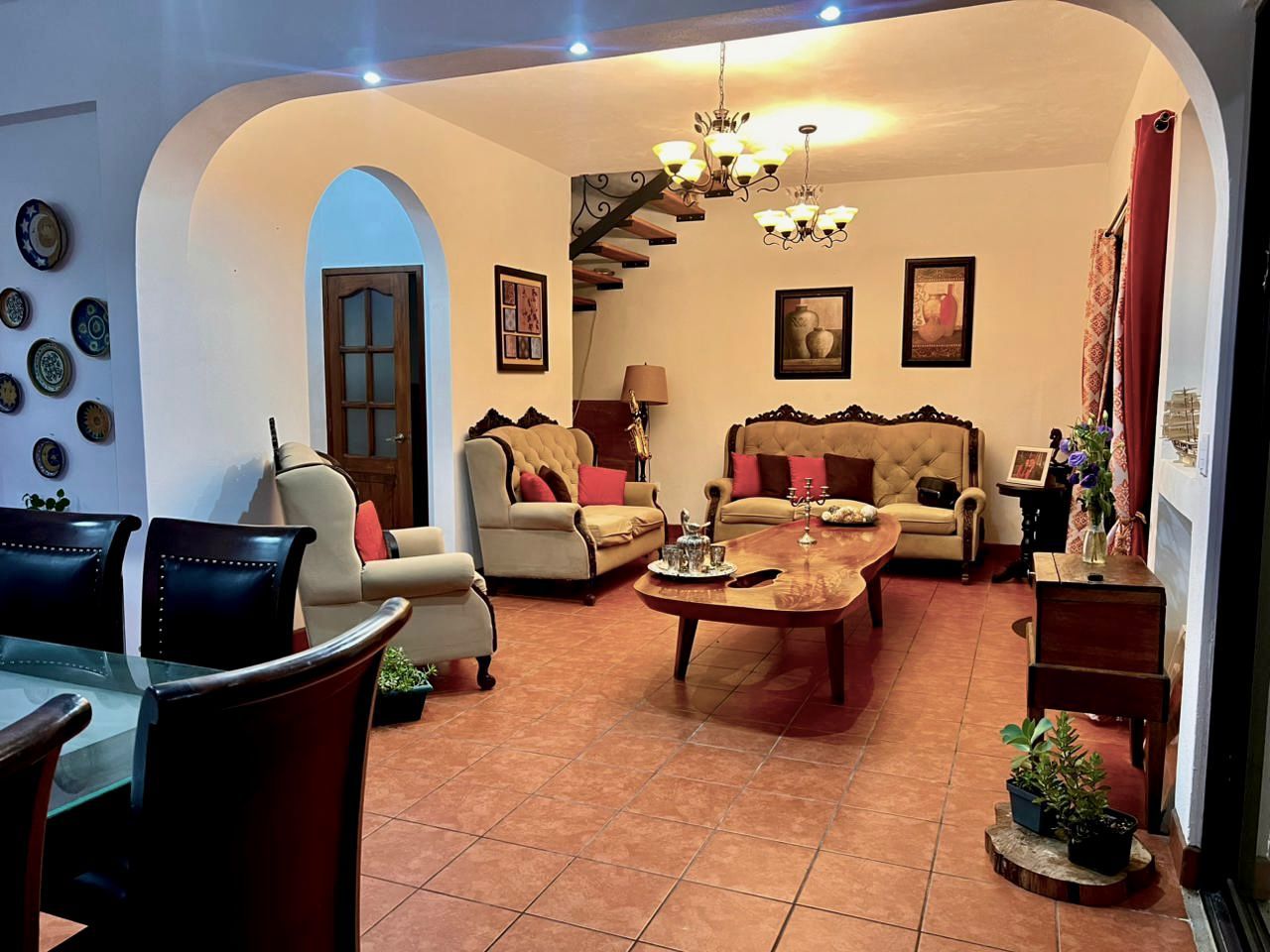Venta de Casa o Casas, Terrenos, Propiedades, Apartamentos, Inmuebles en Guatemala, zona 11, zona 7, zona 2, zona 18, zona 16, Mixco, Carretera Al Salvador, Fraijanes, Santa Catarina Pinula, Antigua Guatemala, Villa Nueva, Villa Canales, San Miguel Petapa - Venta o Alquiler de Casas En Guatemala
