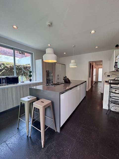 Venta de Casa o Casas, Terrenos, Propiedades, Apartamentos, Inmuebles en Guatemala, zona 11, zona 7, zona 2, zona 18, zona 16, Mixco, Carretera Al Salvador, Fraijanes, Santa Catarina Pinula, Antigua Guatemala, Villa Nueva, Villa Canales, San Miguel Petapa - Venta o Alquiler de Casas En Guatemala