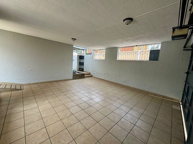 Venta de Casa o Casas, Terrenos, Propiedades, Apartamentos, Inmuebles en Guatemala, zona 11, zona 7, zona 2, zona 18, zona 16, Mixco, Carretera Al Salvador, Fraijanes, Santa Catarina Pinula, Antigua Guatemala, Villa Nueva, Villa Canales, San Miguel Petapa - Venta o Alquiler de Casas En Guatemala