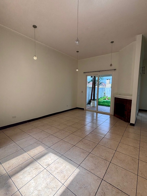 Venta de Casa o Casas, Terrenos, Propiedades, Apartamentos, Inmuebles en Guatemala, zona 11, zona 7, zona 2, zona 18, zona 16, Mixco, Carretera Al Salvador, Fraijanes, Santa Catarina Pinula, Antigua Guatemala, Villa Nueva, Villa Canales, San Miguel Petapa - Venta o Alquiler de Casas En Guatemala