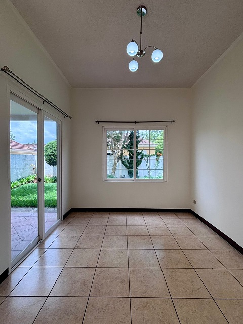 Venta de Casa o Casas, Terrenos, Propiedades, Apartamentos, Inmuebles en Guatemala, zona 11, zona 7, zona 2, zona 18, zona 16, Mixco, Carretera Al Salvador, Fraijanes, Santa Catarina Pinula, Antigua Guatemala, Villa Nueva, Villa Canales, San Miguel Petapa - Venta o Alquiler de Casas En Guatemala
