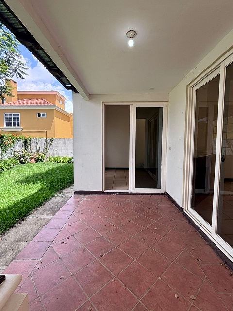 Venta de Casa o Casas, Terrenos, Propiedades, Apartamentos, Inmuebles en Guatemala, zona 11, zona 7, zona 2, zona 18, zona 16, Mixco, Carretera Al Salvador, Fraijanes, Santa Catarina Pinula, Antigua Guatemala, Villa Nueva, Villa Canales, San Miguel Petapa - Venta o Alquiler de Casas En Guatemala