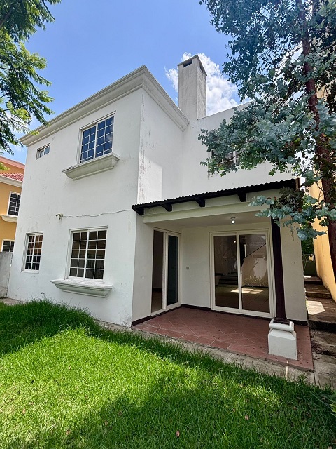 Venta de Casa o Casas, Terrenos, Propiedades, Apartamentos, Inmuebles en Guatemala, zona 11, zona 7, zona 2, zona 18, zona 16, Mixco, Carretera Al Salvador, Fraijanes, Santa Catarina Pinula, Antigua Guatemala, Villa Nueva, Villa Canales, San Miguel Petapa - Venta o Alquiler de Casas En Guatemala