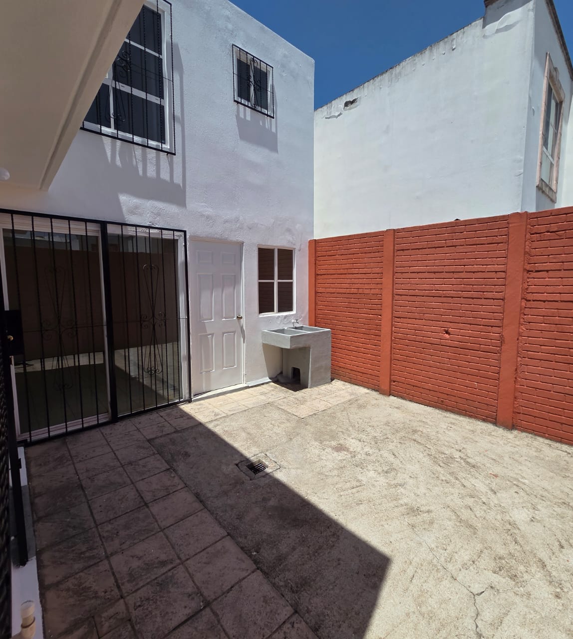 Venta de Casa o Casas, Terrenos, Propiedades, Apartamentos, Inmuebles en Guatemala, zona 11, zona 7, zona 2, zona 18, zona 16, Mixco, Carretera Al Salvador, Fraijanes, Santa Catarina Pinula, Antigua Guatemala, Villa Nueva, Villa Canales, San Miguel Petapa - Venta o Alquiler de Casas En Guatemala