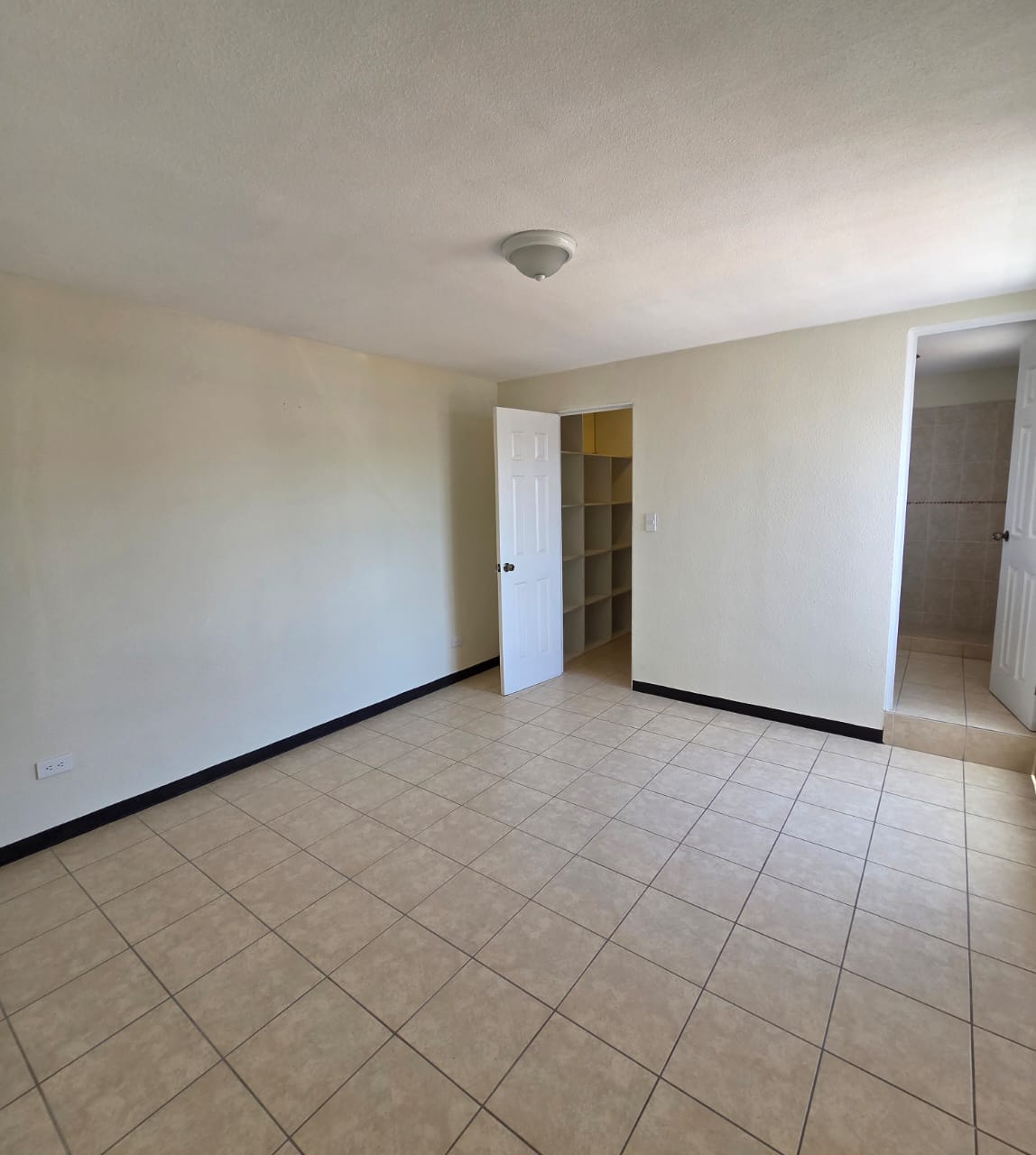Venta de Casa o Casas, Terrenos, Propiedades, Apartamentos, Inmuebles en Guatemala, zona 11, zona 7, zona 2, zona 18, zona 16, Mixco, Carretera Al Salvador, Fraijanes, Santa Catarina Pinula, Antigua Guatemala, Villa Nueva, Villa Canales, San Miguel Petapa - Venta o Alquiler de Casas En Guatemala
