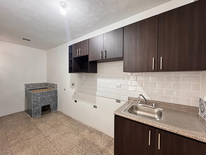 Venta de Casa o Casas, Terrenos, Propiedades, Apartamentos, Inmuebles en Guatemala, zona 11, zona 7, zona 2, zona 18, zona 16, Mixco, Carretera Al Salvador, Fraijanes, Santa Catarina Pinula, Antigua Guatemala, Villa Nueva, Villa Canales, San Miguel Petapa - Venta o Alquiler de Casas En Guatemala