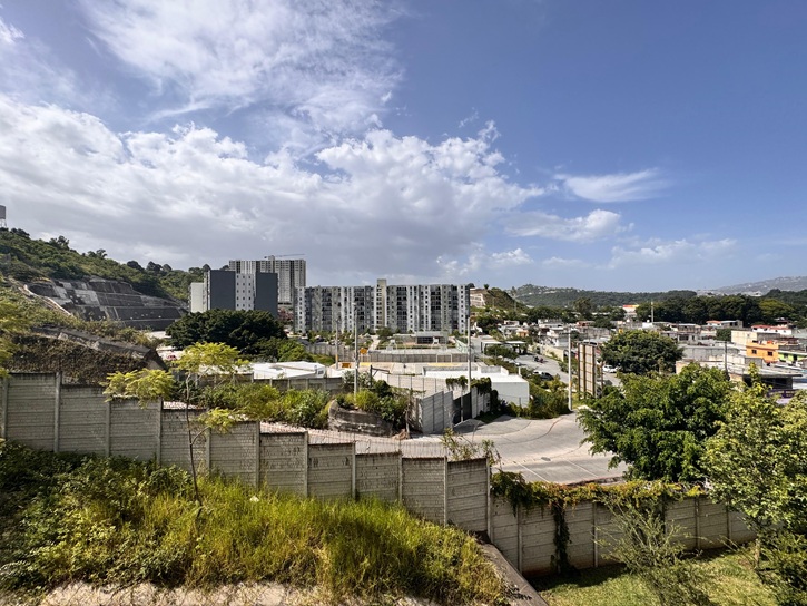Venta de Casa o Casas, Terrenos, Propiedades, Apartamentos, Inmuebles en Guatemala, zona 11, zona 7, zona 2, zona 18, zona 16, Mixco, Carretera Al Salvador, Fraijanes, Santa Catarina Pinula, Antigua Guatemala, Villa Nueva, Villa Canales, San Miguel Petapa - Venta o Alquiler de Casas En Guatemala