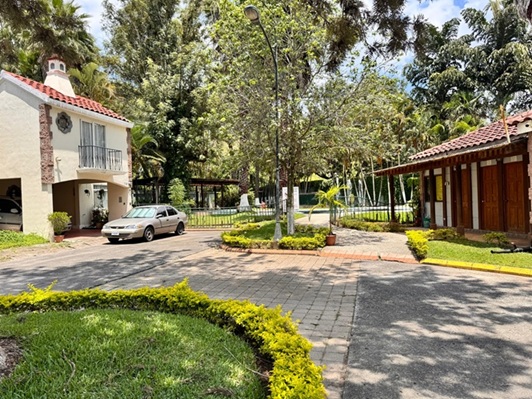 Venta de Casa o Casas, Terrenos, Propiedades, Apartamentos, Inmuebles en Guatemala, zona 11, zona 7, zona 2, zona 18, zona 16, Mixco, Carretera Al Salvador, Fraijanes, Santa Catarina Pinula, Antigua Guatemala, Villa Nueva, Villa Canales, San Miguel Petapa - Venta o Alquiler de Casas En Guatemala