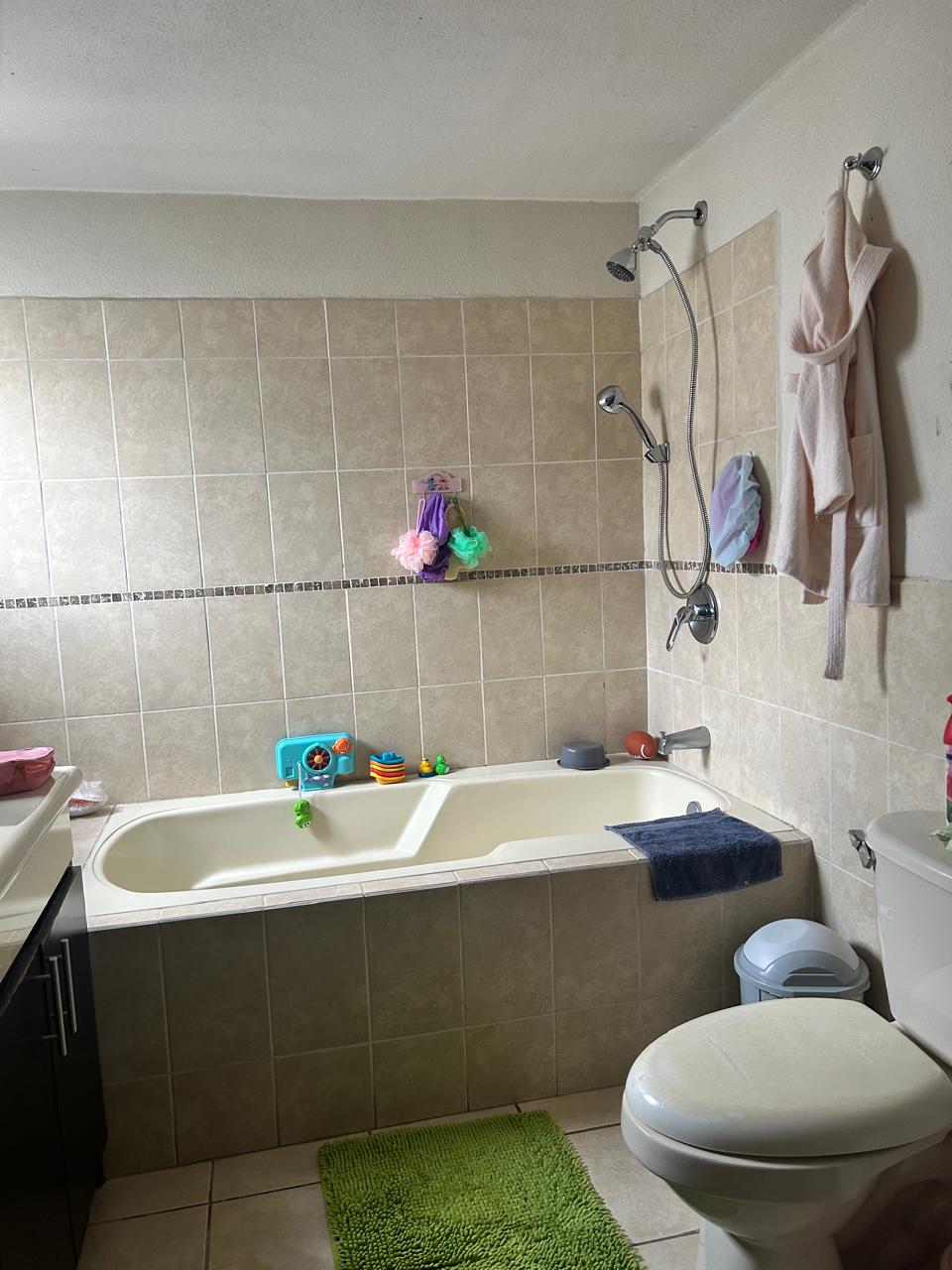 Venta de Casa o Casas, Terrenos, Propiedades, Apartamentos, Inmuebles en Guatemala, zona 11, zona 7, zona 2, zona 18, zona 16, Mixco, Carretera Al Salvador, Fraijanes, Santa Catarina Pinula, Antigua Guatemala, Villa Nueva, Villa Canales, San Miguel Petapa - Venta o Alquiler de Casas En Guatemala