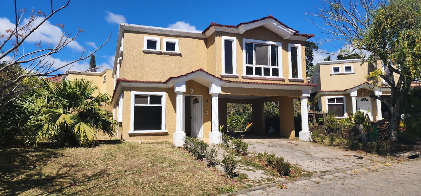 Venta de Casa o Casas, Terrenos, Propiedades, Apartamentos, Inmuebles en Guatemala, zona 11, zona 7, zona 2, zona 18, zona 16, Mixco, Carretera Al Salvador, Fraijanes, Santa Catarina Pinula, Antigua Guatemala, Villa Nueva, Villa Canales, San Miguel Petapa - Venta o Alquiler de Casas En Guatemala