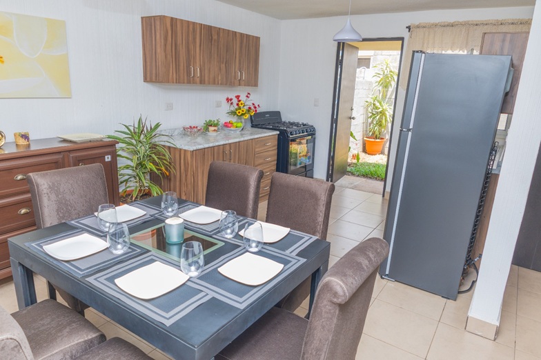Venta de Casa o Casas, Terrenos, Propiedades, Apartamentos, Inmuebles en Guatemala, zona 11, zona 7, zona 2, zona 18, zona 16, Mixco, Carretera Al Salvador, Fraijanes, Santa Catarina Pinula, Antigua Guatemala, Villa Nueva, Villa Canales, San Miguel Petapa - Venta o Alquiler de Casas En Guatemala