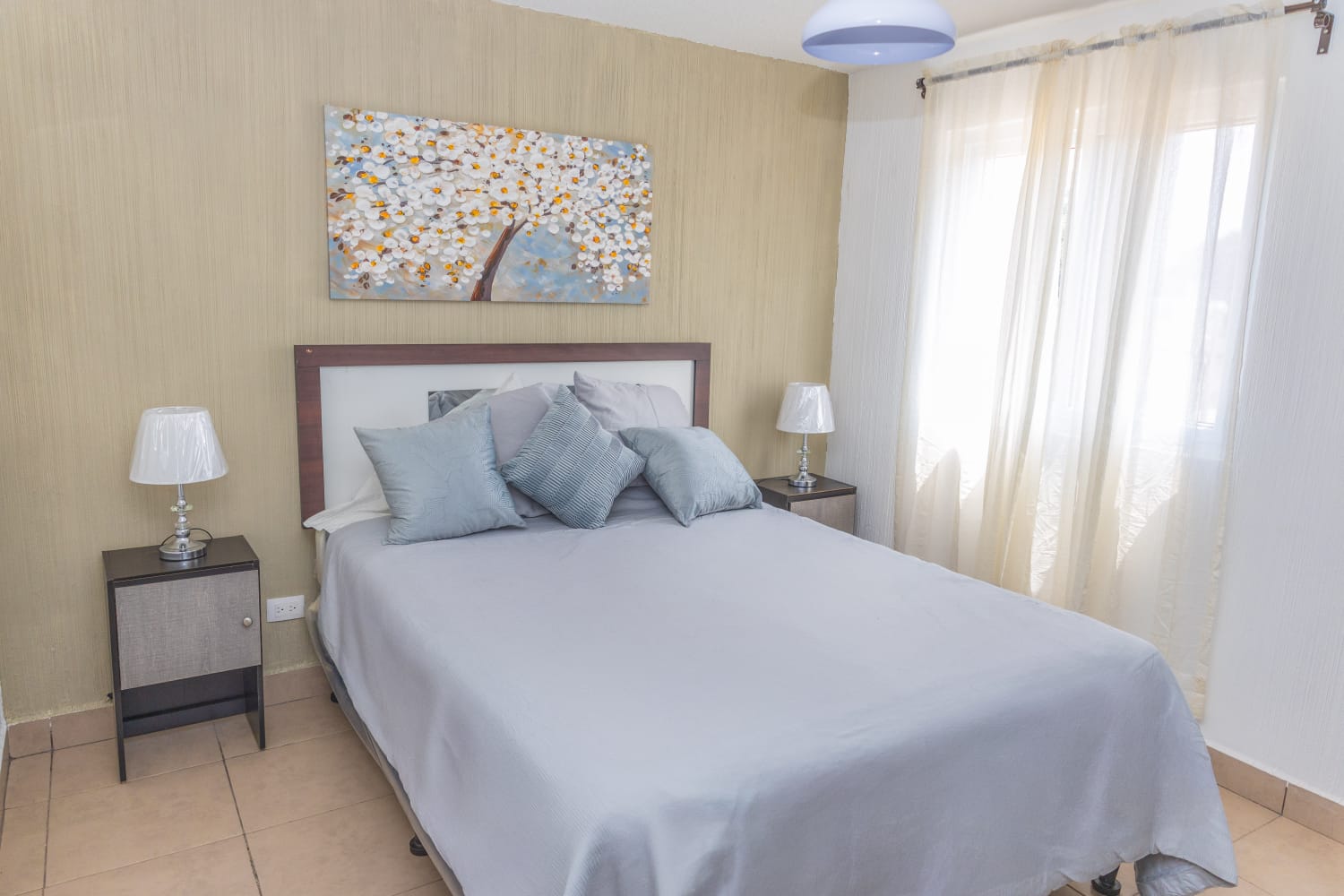 Venta de Casa o Casas, Terrenos, Propiedades, Apartamentos, Inmuebles en Guatemala, zona 11, zona 7, zona 2, zona 18, zona 16, Mixco, Carretera Al Salvador, Fraijanes, Santa Catarina Pinula, Antigua Guatemala, Villa Nueva, Villa Canales, San Miguel Petapa - Venta o Alquiler de Casas En Guatemala