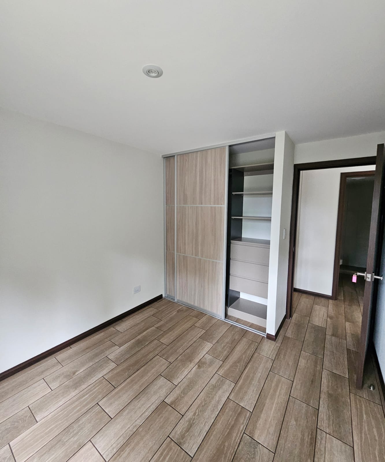 Venta de Casa o Casas, Terrenos, Propiedades, Apartamentos, Inmuebles en Guatemala, zona 11, zona 7, zona 2, zona 18, zona 16, Mixco, Carretera Al Salvador, Fraijanes, Santa Catarina Pinula, Antigua Guatemala, Villa Nueva, Villa Canales, San Miguel Petapa - Venta o Alquiler de Casas En Guatemala