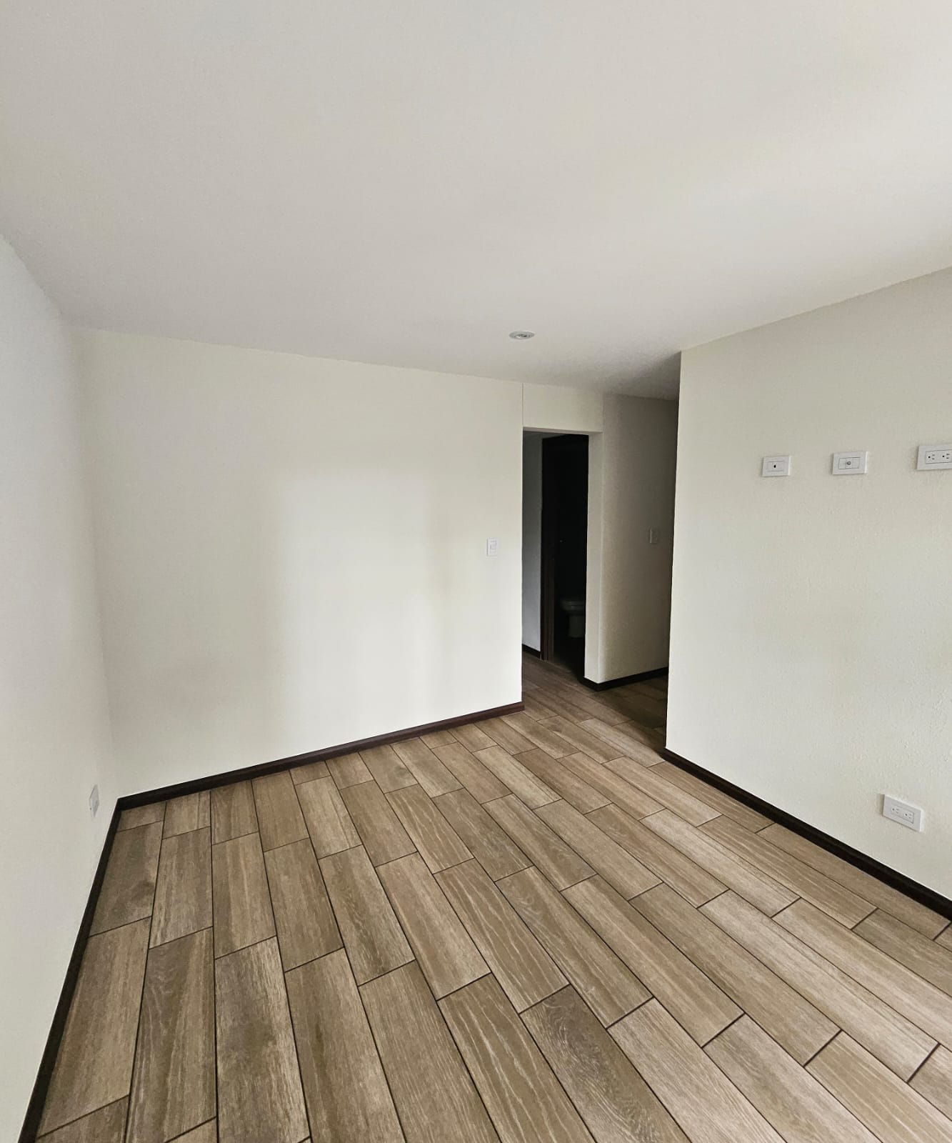 Venta de Casa o Casas, Terrenos, Propiedades, Apartamentos, Inmuebles en Guatemala, zona 11, zona 7, zona 2, zona 18, zona 16, Mixco, Carretera Al Salvador, Fraijanes, Santa Catarina Pinula, Antigua Guatemala, Villa Nueva, Villa Canales, San Miguel Petapa - Venta o Alquiler de Casas En Guatemala