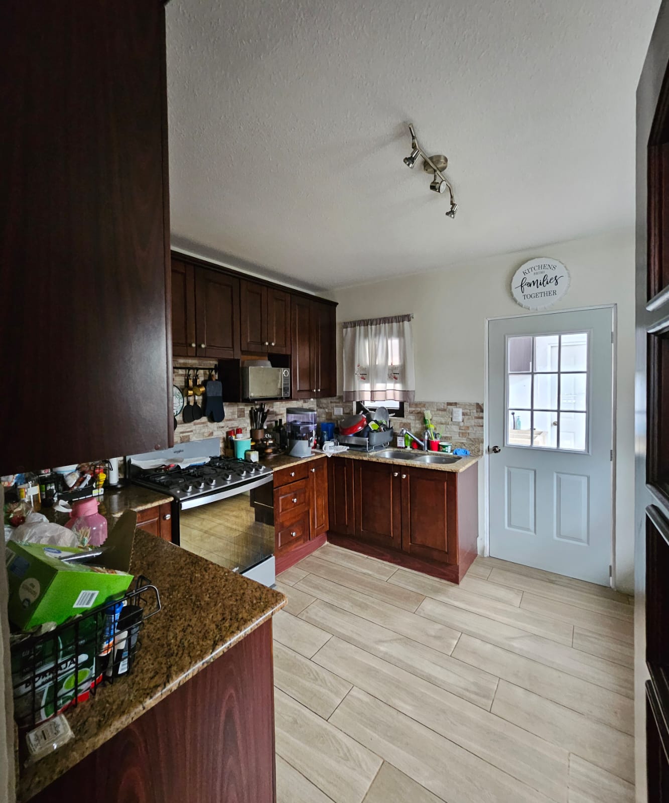 Venta de Casa o Casas, Terrenos, Propiedades, Apartamentos, Inmuebles en Guatemala, zona 11, zona 7, zona 2, zona 18, zona 16, Mixco, Carretera Al Salvador, Fraijanes, Santa Catarina Pinula, Antigua Guatemala, Villa Nueva, Villa Canales, San Miguel Petapa - Venta o Alquiler de Casas En Guatemala