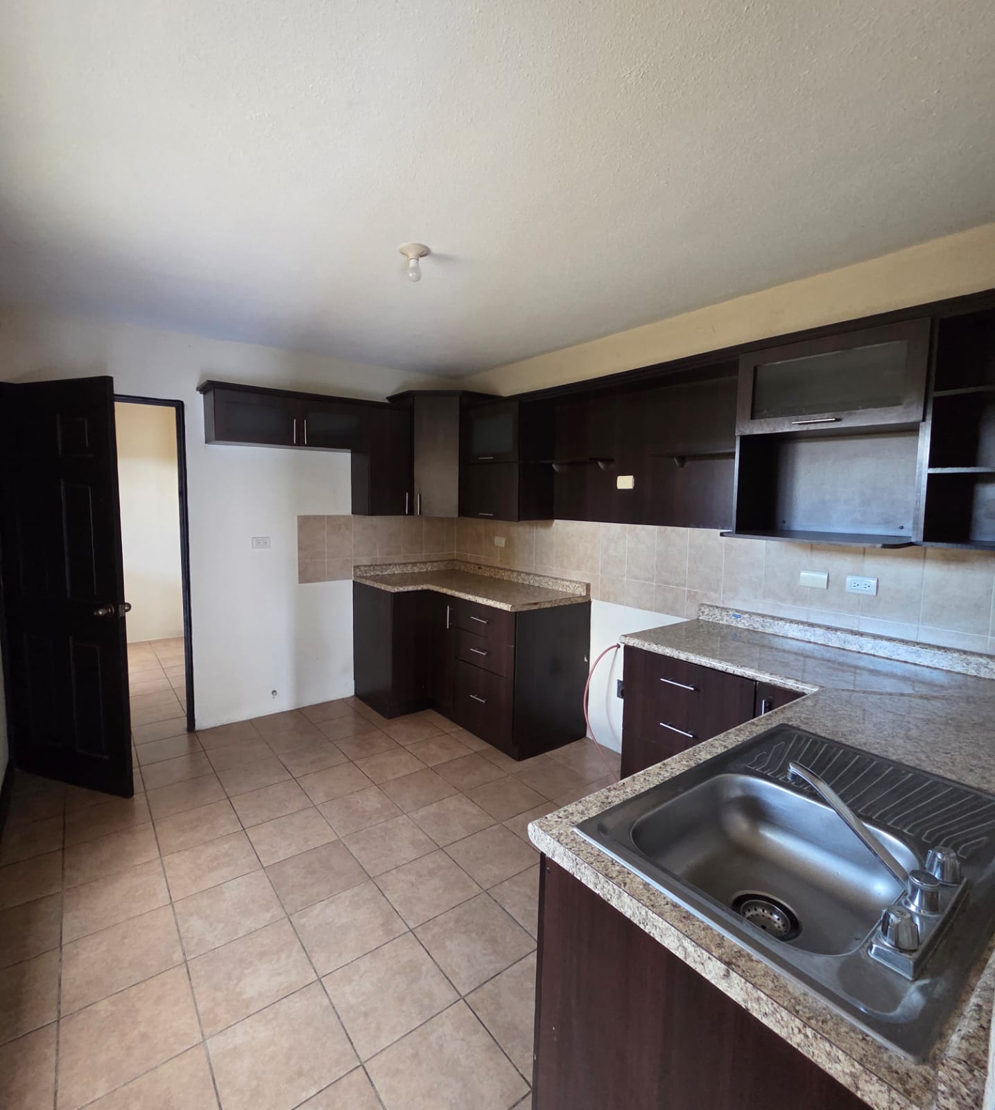 Venta de Casa o Casas, Terrenos, Propiedades, Apartamentos, Inmuebles en Guatemala, zona 11, zona 7, zona 2, zona 18, zona 16, Mixco, Carretera Al Salvador, Fraijanes, Santa Catarina Pinula, Antigua Guatemala, Villa Nueva, Villa Canales, San Miguel Petapa - Venta o Alquiler de Casas En Guatemala