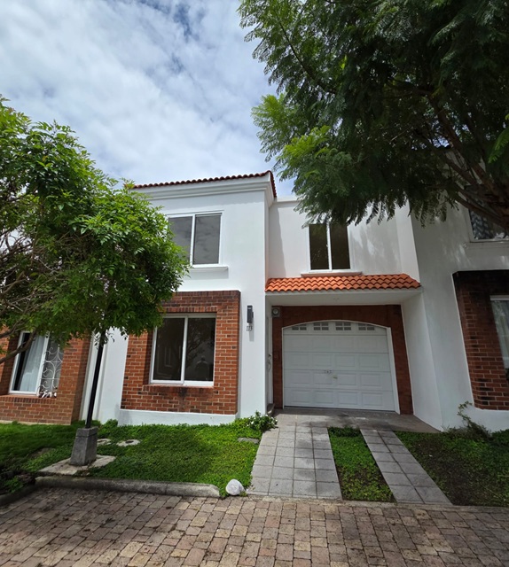 Venta de Casa o Casas, Terrenos, Propiedades, Apartamentos, Inmuebles en Guatemala, zona 11, zona 7, zona 2, zona 18, zona 16, Mixco, Carretera Al Salvador, Fraijanes, Santa Catarina Pinula, Antigua Guatemala, Villa Nueva, Villa Canales, San Miguel Petapa - Venta o Alquiler de Casas En Guatemala