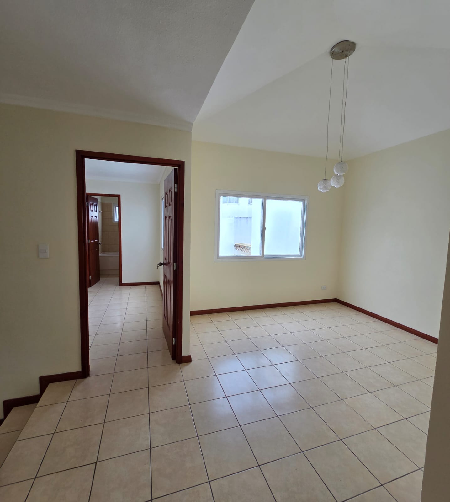 Venta de Casa o Casas, Terrenos, Propiedades, Apartamentos, Inmuebles en Guatemala, zona 11, zona 7, zona 2, zona 18, zona 16, Mixco, Carretera Al Salvador, Fraijanes, Santa Catarina Pinula, Antigua Guatemala, Villa Nueva, Villa Canales, San Miguel Petapa - Venta o Alquiler de Casas En Guatemala