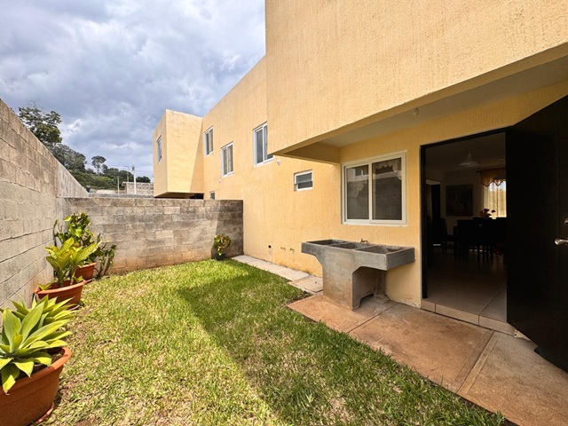 Venta de Casa o Casas, Terrenos, Propiedades, Apartamentos, Inmuebles en Guatemala, zona 11, zona 7, zona 2, zona 18, zona 16, Mixco, Carretera Al Salvador, Fraijanes, Santa Catarina Pinula, Antigua Guatemala, Villa Nueva, Villa Canales, San Miguel Petapa - Venta o Alquiler de Casas En Guatemala
