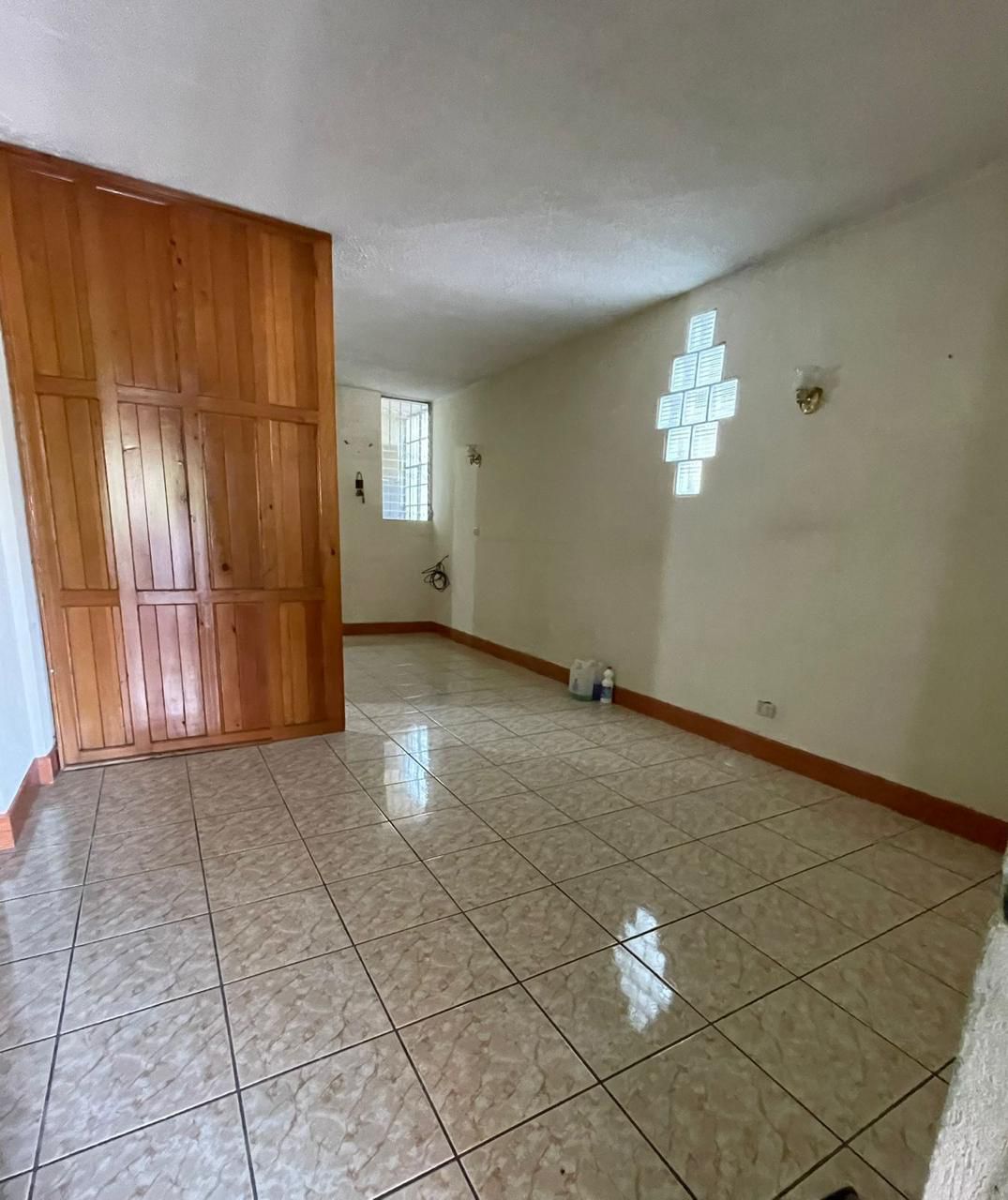 Venta de Casa o Casas, Terrenos, Propiedades, Apartamentos, Inmuebles en Guatemala, zona 11, zona 7, zona 2, zona 18, zona 16, Mixco, Carretera Al Salvador, Fraijanes, Santa Catarina Pinula, Antigua Guatemala, Villa Nueva, Villa Canales, San Miguel Petapa - Venta o Alquiler de Casas En Guatemala
