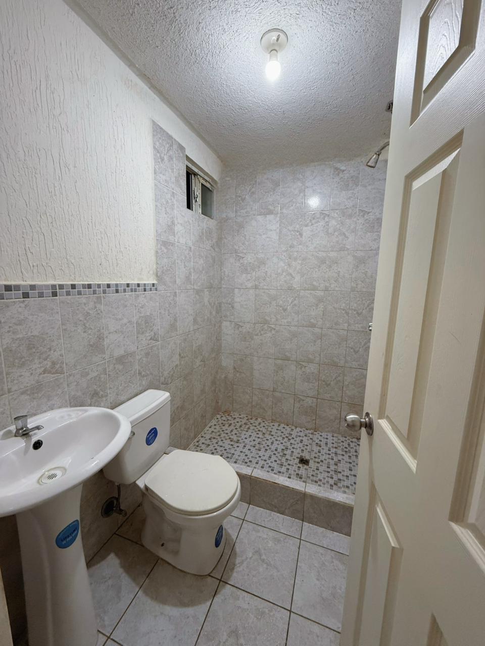 Venta de Casa o Casas, Terrenos, Propiedades, Apartamentos, Inmuebles en Guatemala, zona 11, zona 7, zona 2, zona 18, zona 16, Mixco, Carretera Al Salvador, Fraijanes, Santa Catarina Pinula, Antigua Guatemala, Villa Nueva, Villa Canales, San Miguel Petapa - Venta o Alquiler de Casas En Guatemala