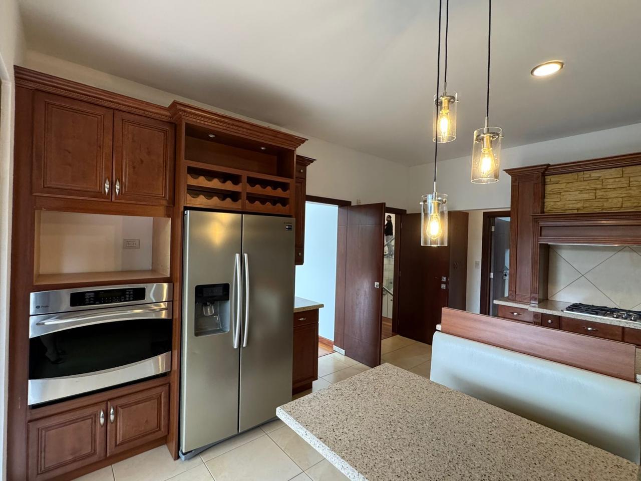 Venta de Casa o Casas, Terrenos, Propiedades, Apartamentos, Inmuebles en Guatemala, zona 11, zona 7, zona 2, zona 18, zona 16, Mixco, Carretera Al Salvador, Fraijanes, Santa Catarina Pinula, Antigua Guatemala, Villa Nueva, Villa Canales, San Miguel Petapa - Venta o Alquiler de Casas En Guatemala