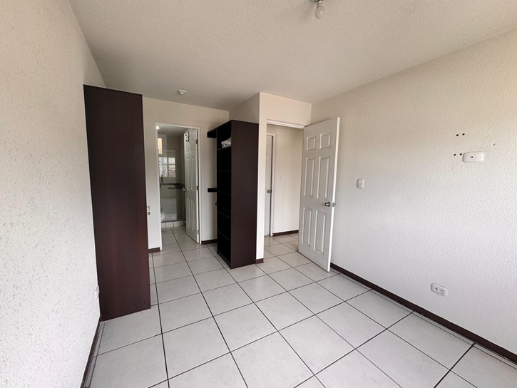 Venta de Casa o Casas, Terrenos, Propiedades, Apartamentos, Inmuebles en Guatemala, zona 11, zona 7, zona 2, zona 18, zona 16, Mixco, Carretera Al Salvador, Fraijanes, Santa Catarina Pinula, Antigua Guatemala, Villa Nueva, Villa Canales, San Miguel Petapa - Venta o Alquiler de Casas En Guatemala