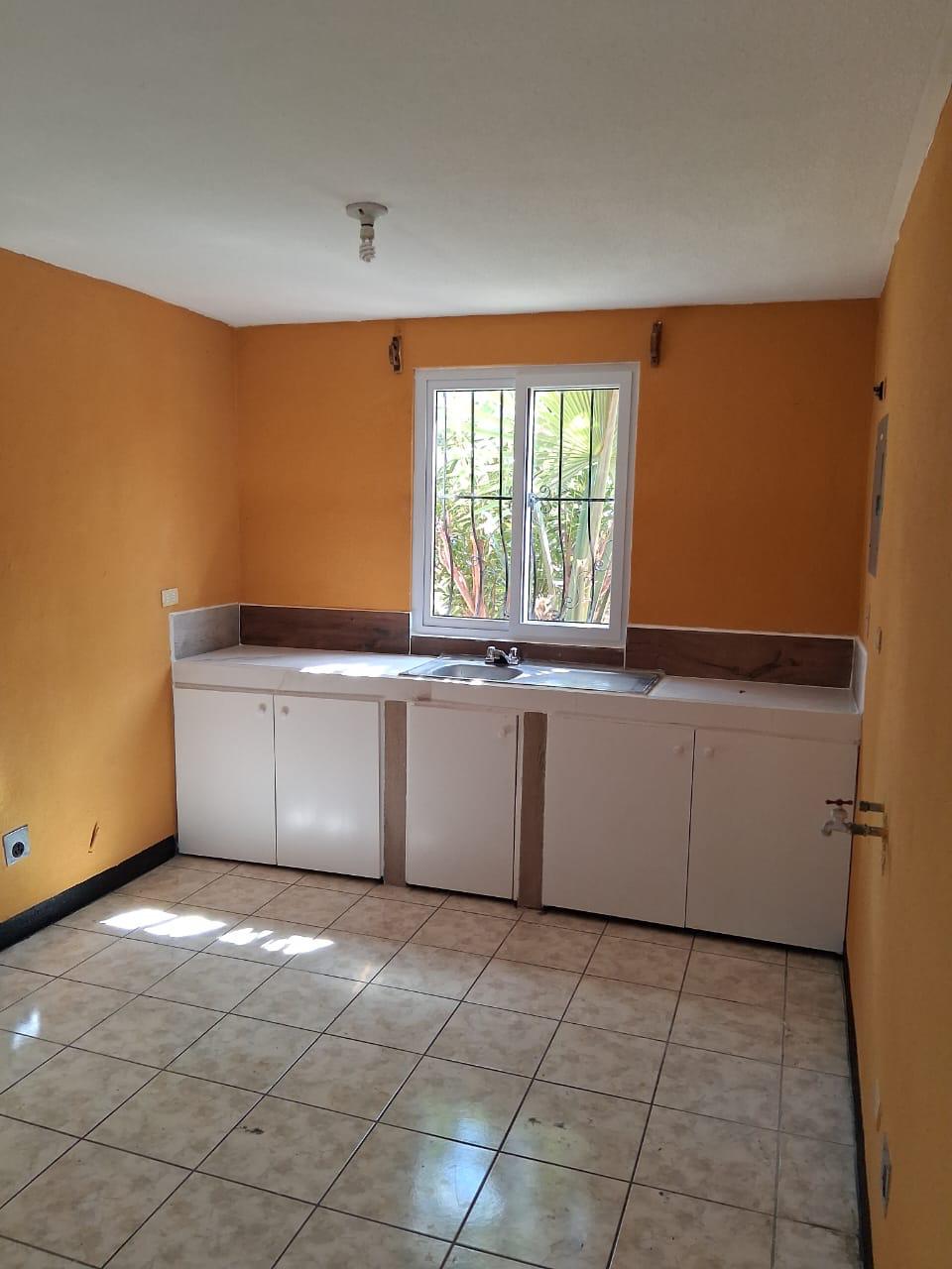 Venta de Casa o Casas, Terrenos, Propiedades, Apartamentos, Inmuebles en Guatemala, zona 11, zona 7, zona 2, zona 18, zona 16, Mixco, Carretera Al Salvador, Fraijanes, Santa Catarina Pinula, Antigua Guatemala, Villa Nueva, Villa Canales, San Miguel Petapa - Venta o Alquiler de Casas En Guatemala