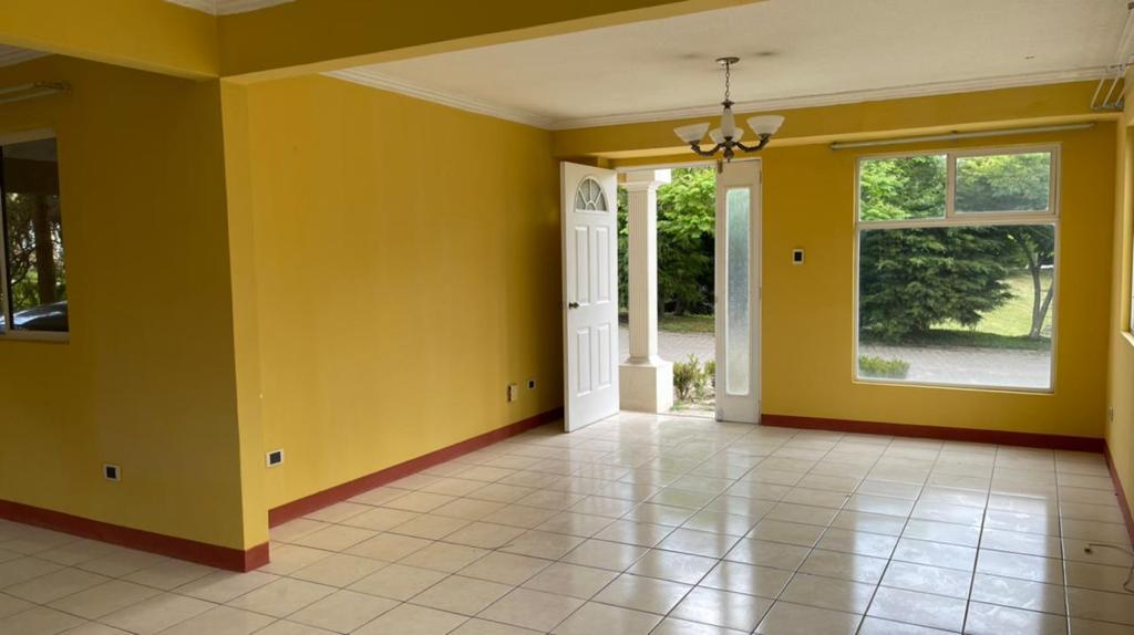 Venta de Casa o Casas, Terrenos, Propiedades, Apartamentos, Inmuebles en Guatemala, zona 11, zona 7, zona 2, zona 18, zona 16, Mixco, Carretera Al Salvador, Fraijanes, Santa Catarina Pinula, Antigua Guatemala, Villa Nueva, Villa Canales, San Miguel Petapa - Venta o Alquiler de Casas En Guatemala