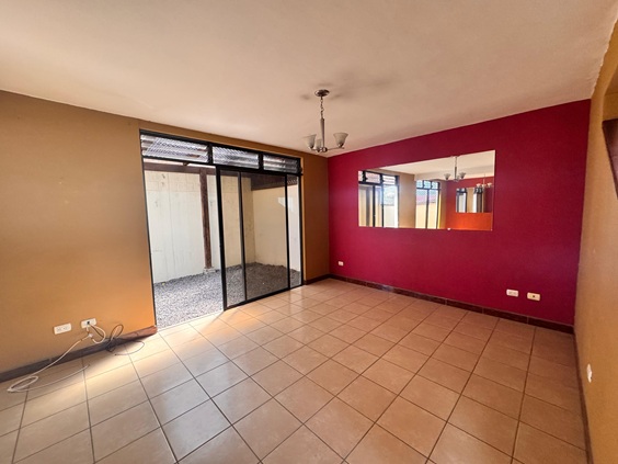 Venta de Casa o Casas, Terrenos, Propiedades, Apartamentos, Inmuebles en Guatemala, zona 11, zona 7, zona 2, zona 18, zona 16, Mixco, Carretera Al Salvador, Fraijanes, Santa Catarina Pinula, Antigua Guatemala, Villa Nueva, Villa Canales, San Miguel Petapa - Venta o Alquiler de Casas En Guatemala